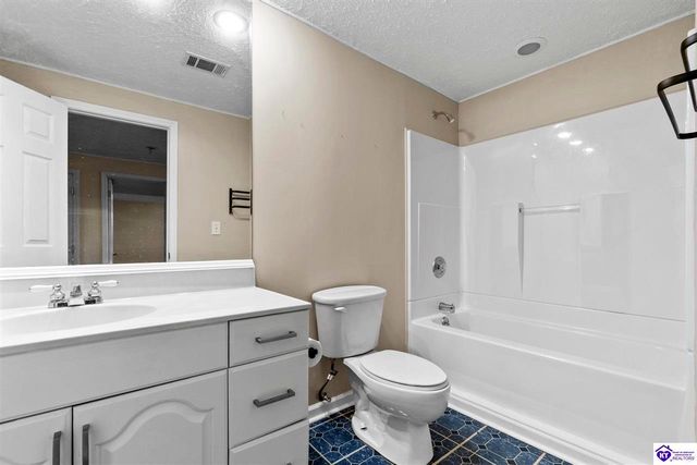 11703 Sunbeam Court, Louisville, KY 40272