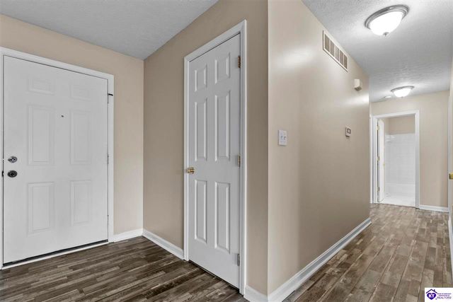 11703 Sunbeam Court, Louisville, KY 40272