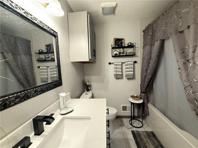 13128 Lowell Avenue, Grandview, MO 64030