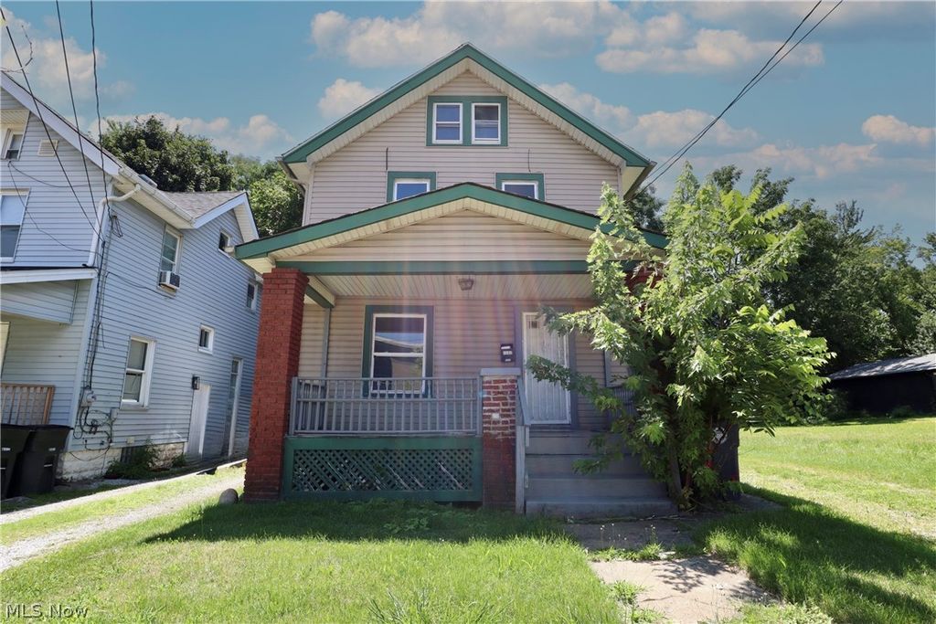 1182 5th Avenue, Akron, OH 44306