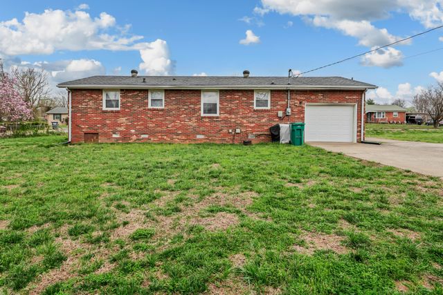 5047 Collinwood Dr, Clarksville, TN 37042