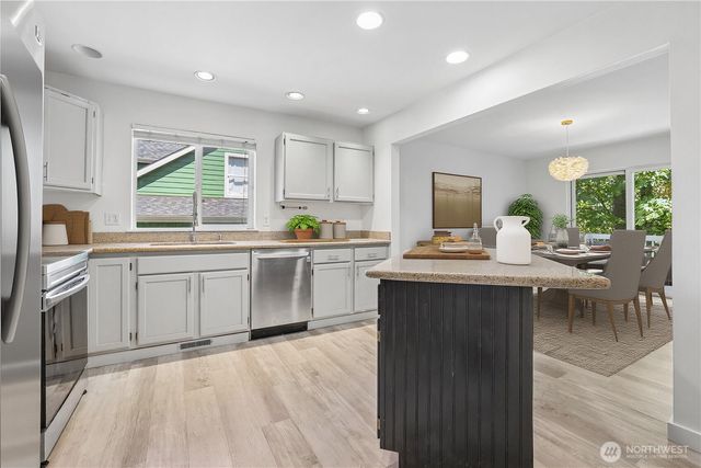8139 4th Avenue SW, Seattle, WA 98106
