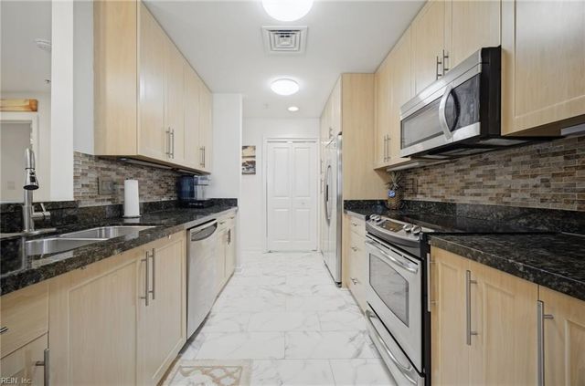3738 Sandpiper Rd Apt 122B, Virginia Beach, VA 23456