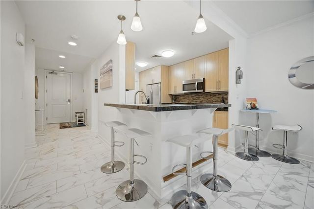 3738 Sandpiper Rd Apt 122B, Virginia Beach, VA 23456