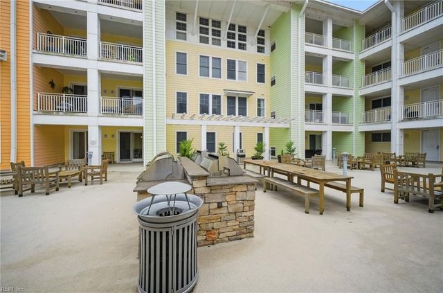 3738 Sandpiper Rd Apt 122B, Virginia Beach, VA 23456