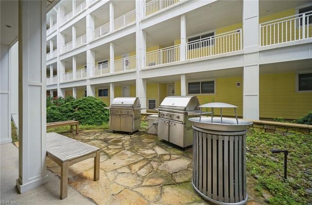 3738 Sandpiper Rd Apt 122B, Virginia Beach, VA 23456