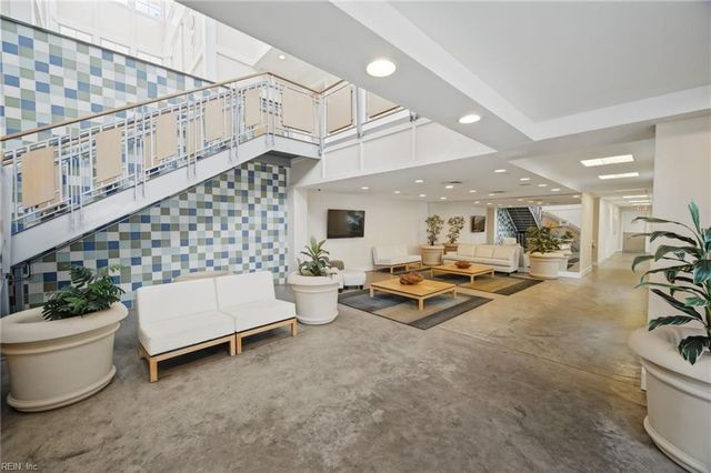 3738 Sandpiper Rd Apt 122B, Virginia Beach, VA 23456