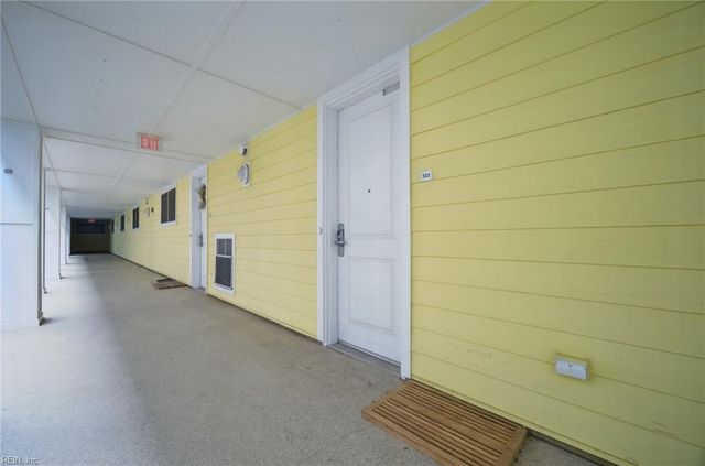 3738 Sandpiper Rd Apt 122B, Virginia Beach, VA 23456