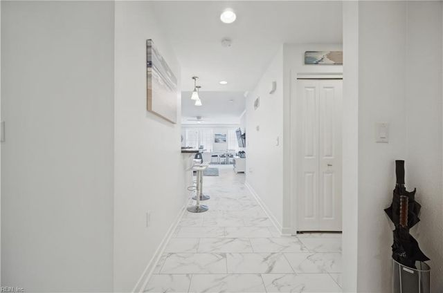 3738 Sandpiper Rd Apt 122B, Virginia Beach, VA 23456