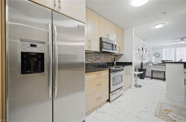 3738 Sandpiper Rd Apt 122B, Virginia Beach, VA 23456
