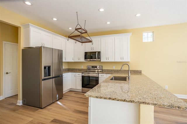 3204 W EMPEDRADO STREET, Tampa, FL 33629