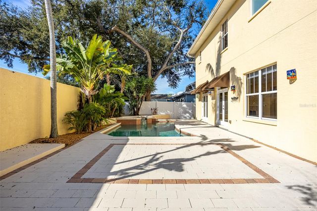 3204 W EMPEDRADO STREET, Tampa, FL 33629