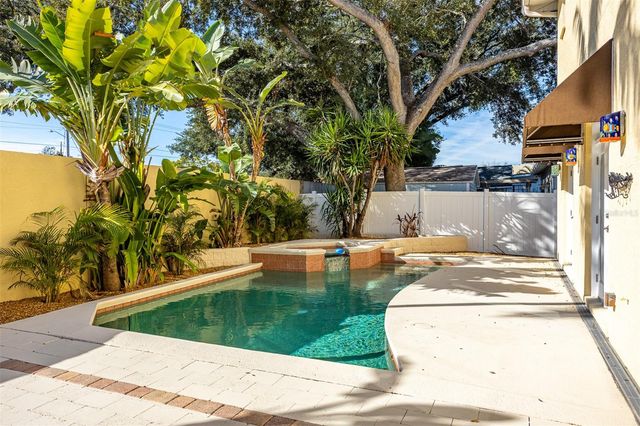 3204 W EMPEDRADO STREET, Tampa, FL 33629