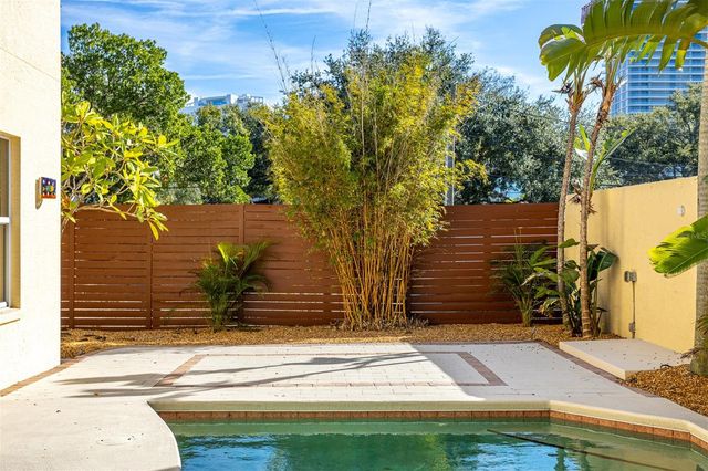 3204 W EMPEDRADO STREET, Tampa, FL 33629