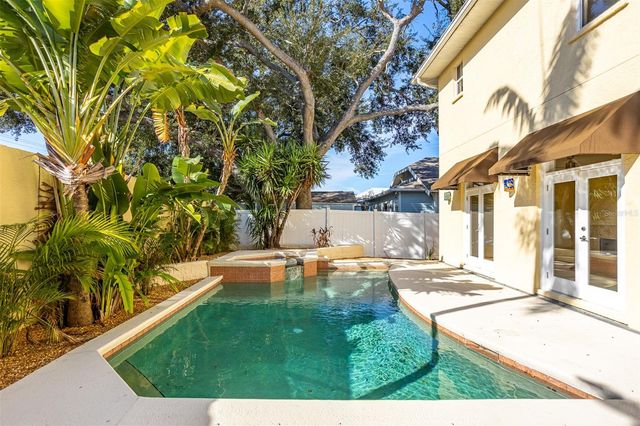 3204 W EMPEDRADO STREET, Tampa, FL 33629