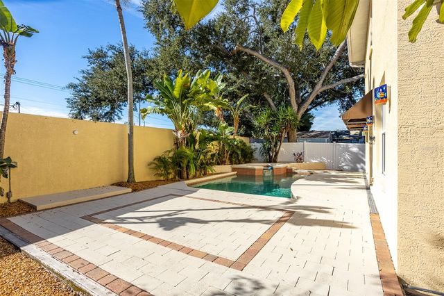 3204 W EMPEDRADO STREET, Tampa, FL 33629