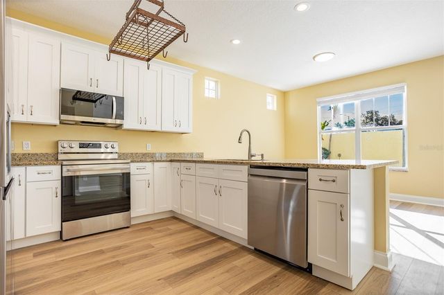 3204 W EMPEDRADO STREET, Tampa, FL 33629