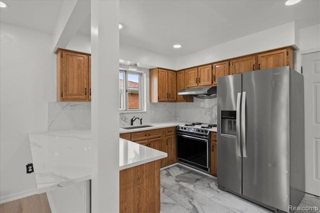 3535 Hein Drive, Sterling Heights, MI 48310