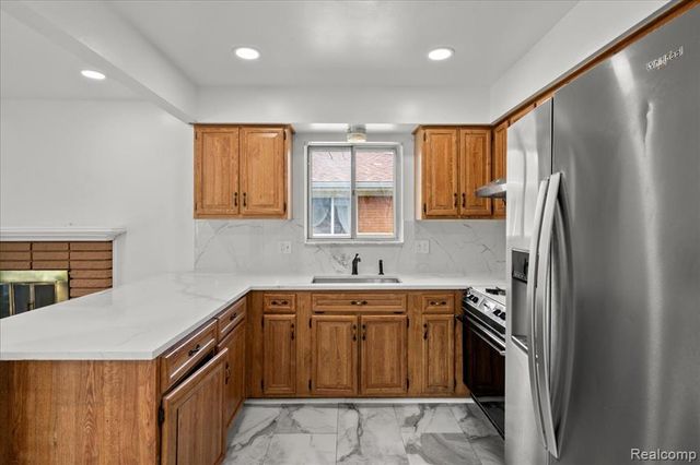 3535 Hein Drive, Sterling Heights, MI 48310