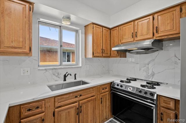 3535 Hein Drive, Sterling Heights, MI 48310
