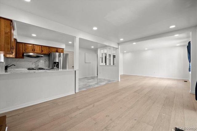 3535 Hein Drive, Sterling Heights, MI 48310