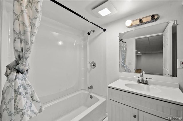 3535 Hein Drive, Sterling Heights, MI 48310