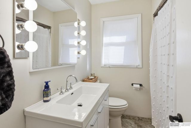 3521 N 76th Street, Omaha, NE 68134