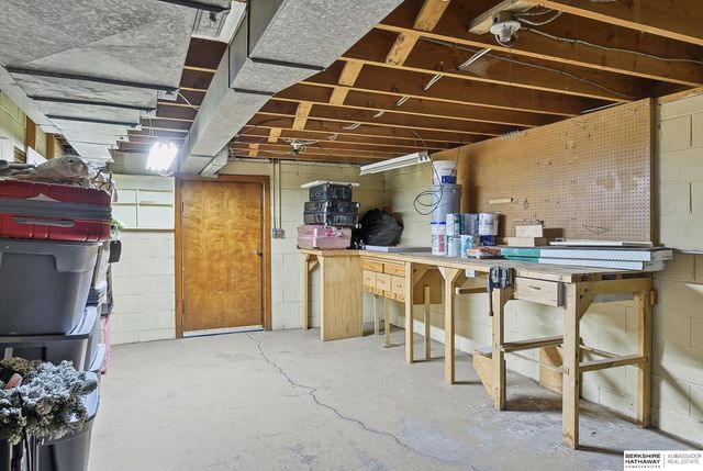 3521 N 76th Street, Omaha, NE 68134