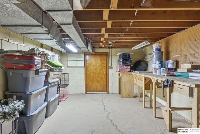 3521 N 76th Street, Omaha, NE 68134