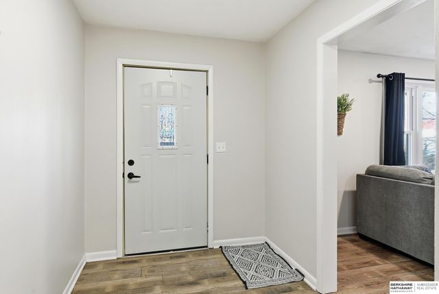 3521 N 76th Street, Omaha, NE 68134