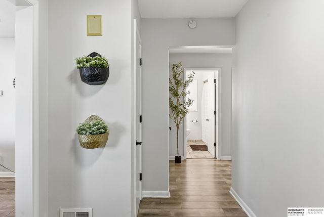 3521 N 76th Street, Omaha, NE 68134