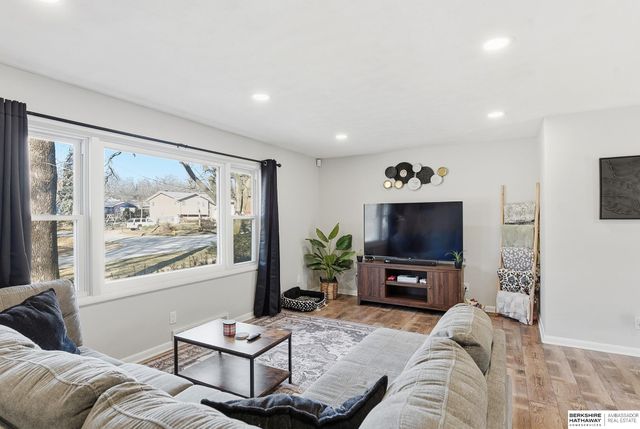 3521 N 76th Street, Omaha, NE 68134