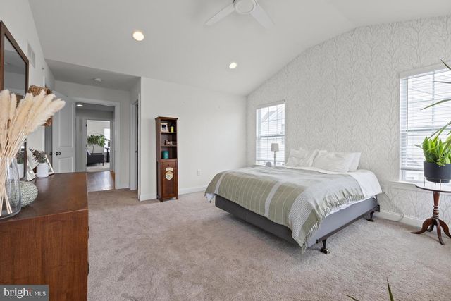 105 WOODWINDS DR, Collegeville, PA 19426