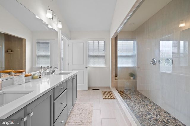 105 WOODWINDS DR, Collegeville, PA 19426