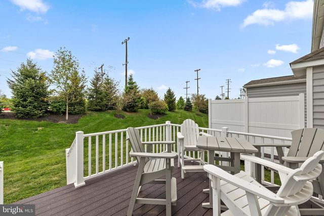 105 WOODWINDS DR, Collegeville, PA 19426