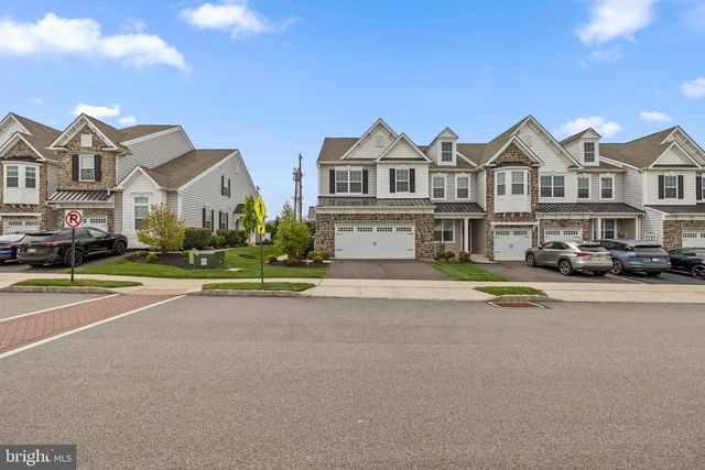 105 WOODWINDS DR, Collegeville, PA 19426