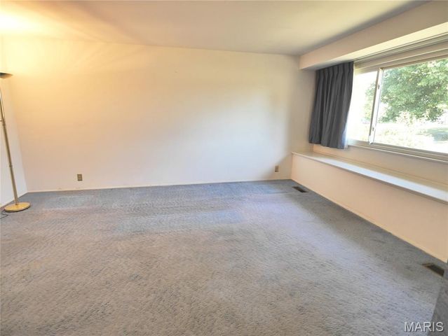 644 Shadow Rock Drive, Florissant, MO 63031