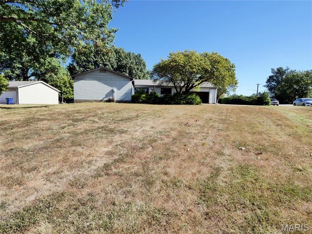 644 Shadow Rock Drive, Florissant, MO 63031