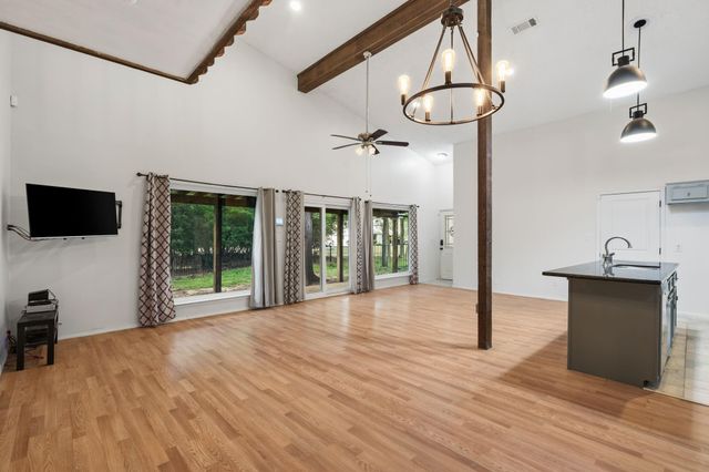 2931 Whitman Drive, Montgomery, TX 77356