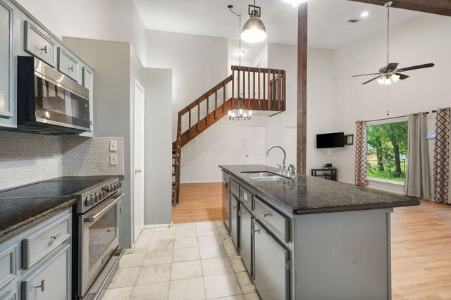 2931 Whitman Drive, Montgomery, TX 77356