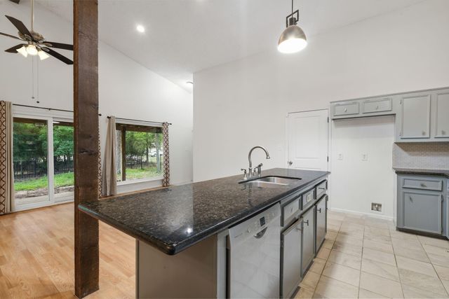 2931 Whitman Drive, Montgomery, TX 77356