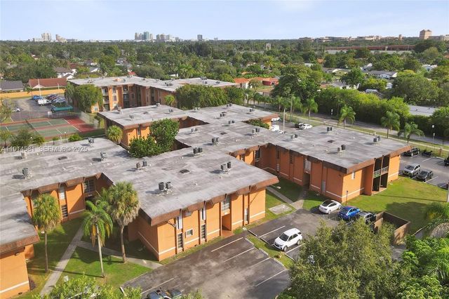 9459 SW 76th St R7, Miami, FL 33173