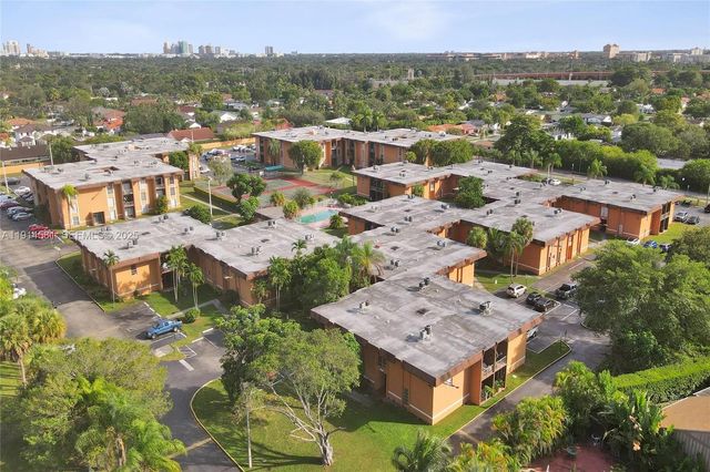 9459 SW 76th St R7, Miami, FL 33173