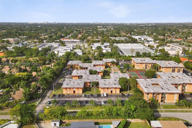 9459 SW 76th St R7, Miami, FL 33173