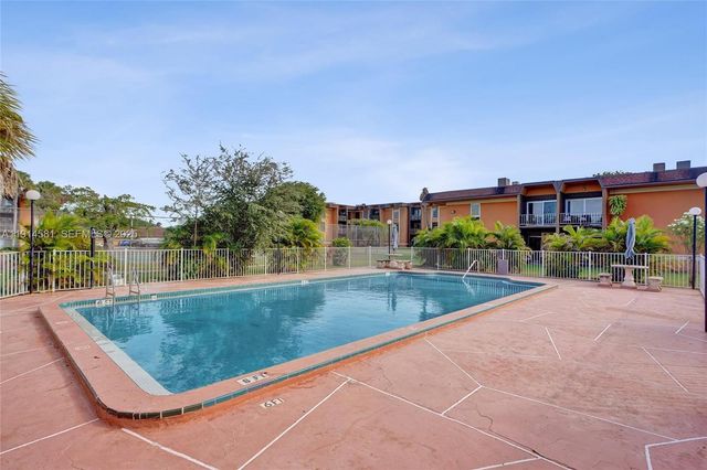 9459 SW 76th St R7, Miami, FL 33173