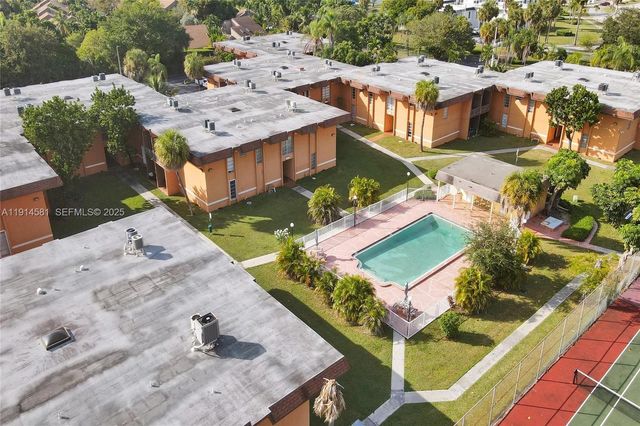 9459 SW 76th St R7, Miami, FL 33173