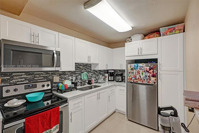 9459 SW 76th St R7, Miami, FL 33173