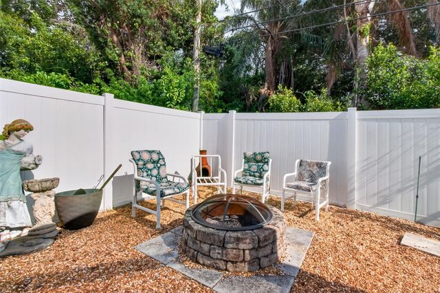 1525 LEVERN STREET, Clearwater, FL 33755