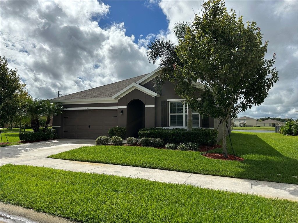2709 Granville Manor SW, Vero Beach, FL 32968