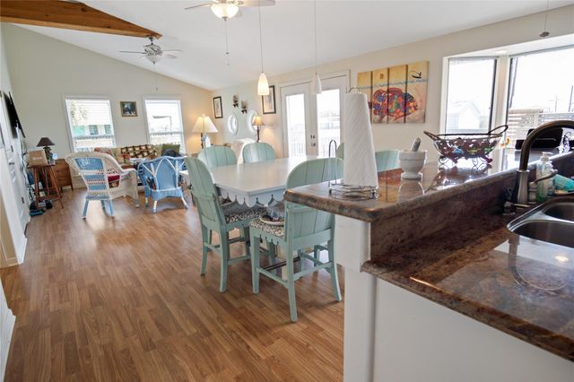 1205 Bay Street, Crystal Beach, TX 77650
